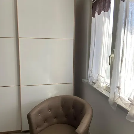 With Independent Entrance Rom
